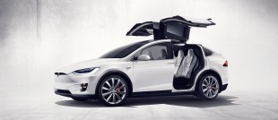 Tesla Model X. Suv elettrico e potente.