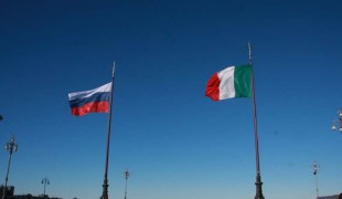 Le bandiere di Russia e Italia