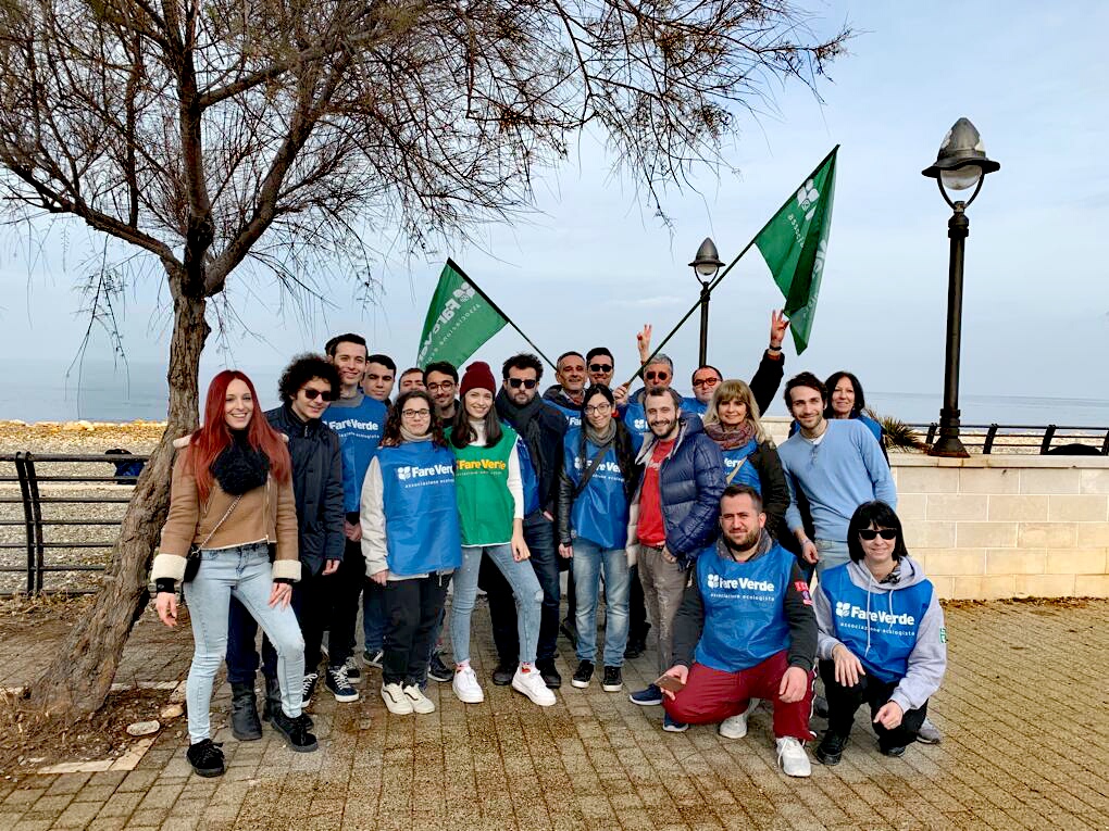 Fare Verde. A Bari Mare d'Inverno: diminuisce la plastica sulle spiagge -  Barbadillo